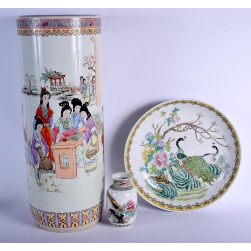 1121 - A LARGE CHINESE REPUBLICAN PERIOD FAMILLE ROSE STICK STAND together with a vase & charger. Largest 5... 