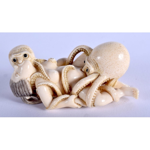 1130 - AN EARLY 20TH CENTURY JAPANESE MEIJI PERIOD CARVED IVORY NETSUKE modelled as a pair of squid perform... 