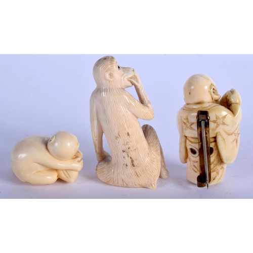 1135 - AN EARLY 20TH CENTURY JAPANESE MEIJI PERIOD CARVED IVORY NETSUKE together with two others. Largest 5... 