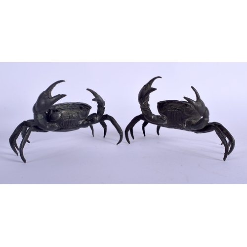 1224 - A PAIR OF 19TH CENTURY JAPANESE MEIJI PERIOD BRONZE OKIMONO modelled as two crabs, of naturalistic f... 