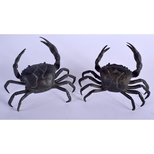 1224 - A PAIR OF 19TH CENTURY JAPANESE MEIJI PERIOD BRONZE OKIMONO modelled as two crabs, of naturalistic f... 