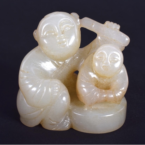 1255 - A CHINESE CARVED GREEN JADE FIGURE OF TWO BOYS 20th Century. 3.5 cm x 3.5 cm.