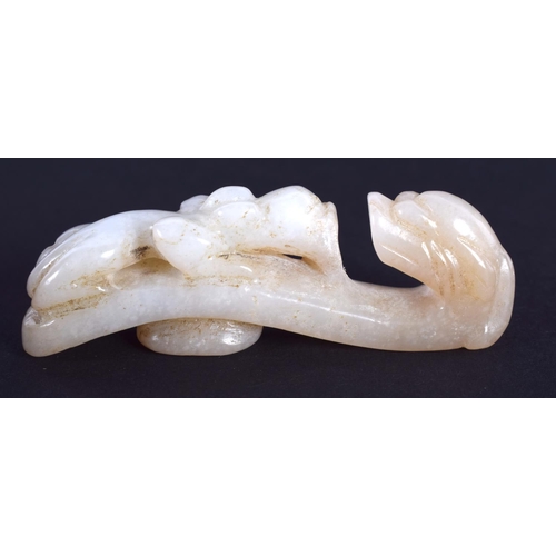 1261 - AN EARLY 20TH CENTURY CHINESE CARVED GREY JADE BELT HOOK Late Qing/Republic. 5.25 cm long.