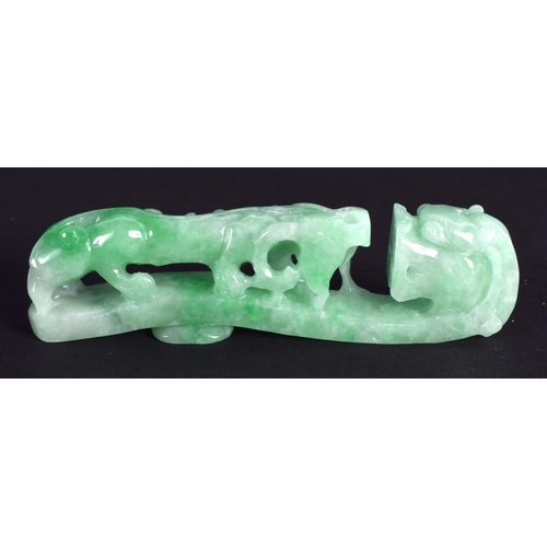 1269 - AN EARLY 20TH CENTURY CHINESE CARVED GREEN JADEITE BELT HOOK Late Qing/Republic. 7 cm wide.