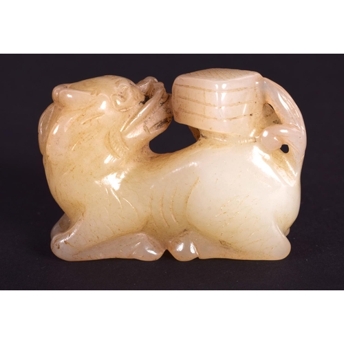 1270 - AN EARLY 20TH CENTURY CHINESE CARVED YELLOWISH HADE BEAST Late Qing/Republic. 4 cm x 3.25 cm.