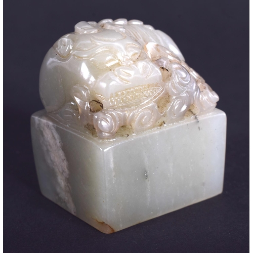 1274 - AN EARLY 20TH CENTURY CHINESE CARVED GREEN JADE SEAL Late Qing/Republic. 3.25 cm x 3.25 cm.