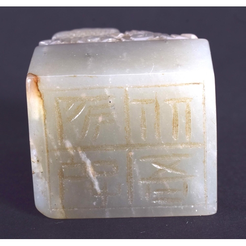 1274 - AN EARLY 20TH CENTURY CHINESE CARVED GREEN JADE SEAL Late Qing/Republic. 3.25 cm x 3.25 cm.