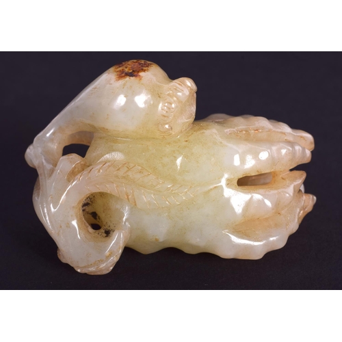 1276 - A 19TH CENTURY CHINESE CARVED GREEN JADE FINGER CITRON Qing. 4 cm x 3.25 cm.