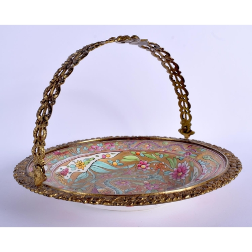 66 - A 19TH CENTURY FRENCH SAMSONS OF PARIS PORCELAIN BASKET painted with dragons. 25 cm wide.