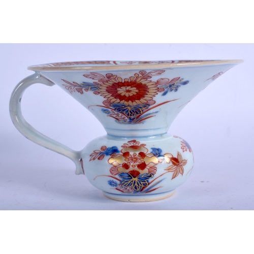 1303 - AN EARLY 18TH CENTURY CHINESE EXPORT IMARI SPITTOON Kangxi/Yongzheng. 16 cm wide.