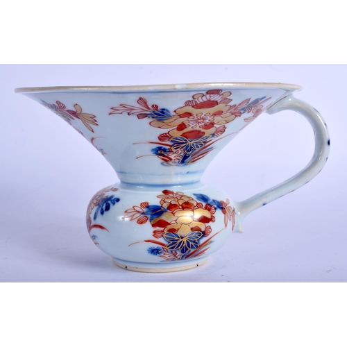 1303 - AN EARLY 18TH CENTURY CHINESE EXPORT IMARI SPITTOON Kangxi/Yongzheng. 16 cm wide.