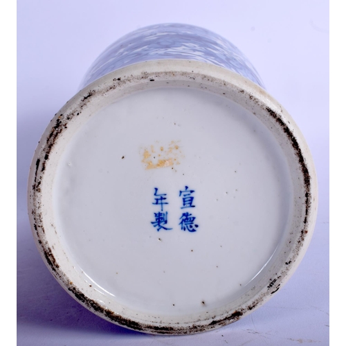 1338 - A 19TH CENTURY CHINESE BLUE AND WHITE PORCELAIN VASE Qing. 28 cm high.