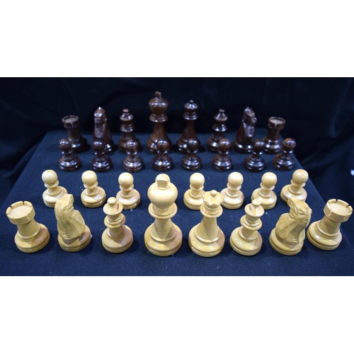 3015 - Wooden chess set (weighted)