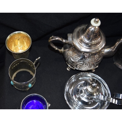 3037 - Group of silver plated items (Qty|)