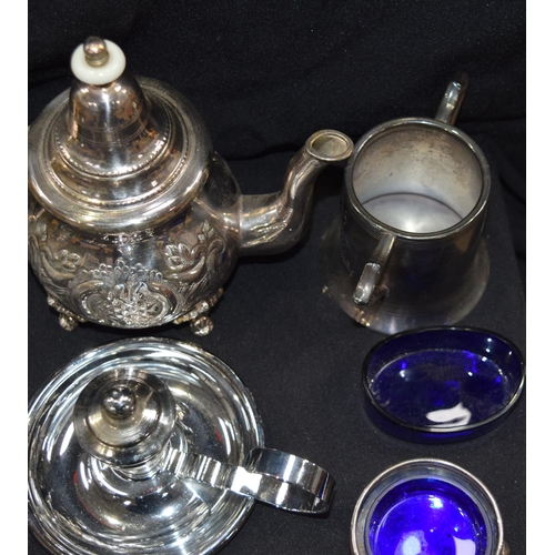 3037 - Group of silver plated items (Qty|)