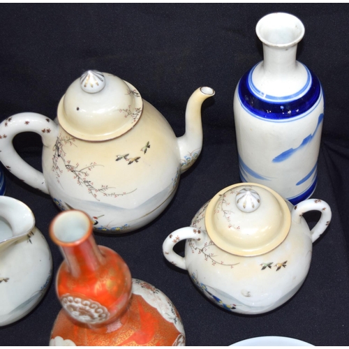 3048 - A group of Japanese porcelain items largest 25 cm