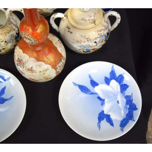 3048 - A group of Japanese porcelain items largest 25 cm