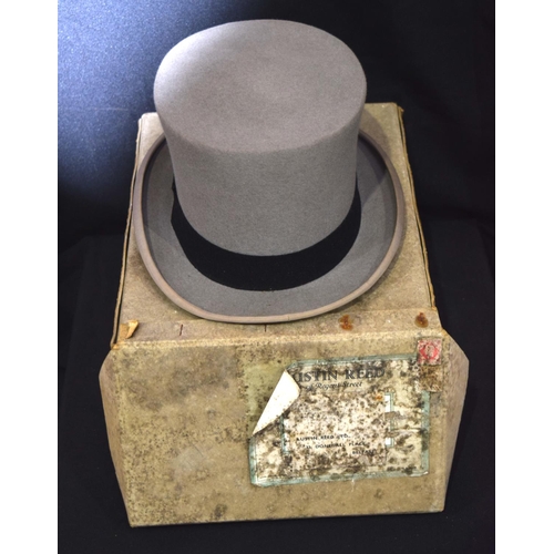 3054 - Austin Reed boxed Top Hat.  21cm x 16cm