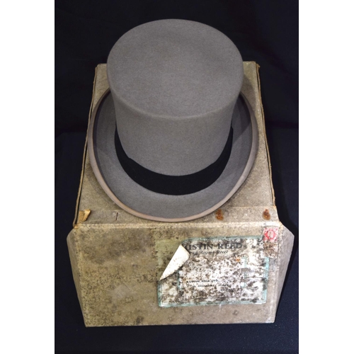 3054 - Austin Reed boxed Top Hat.  21cm x 16cm