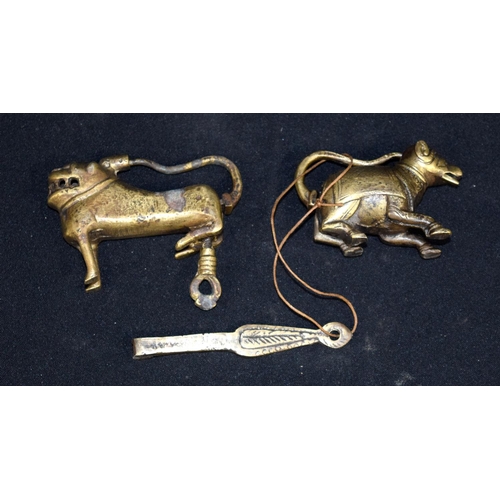 3066 - Two Indian bronze Locks in the form of dogs