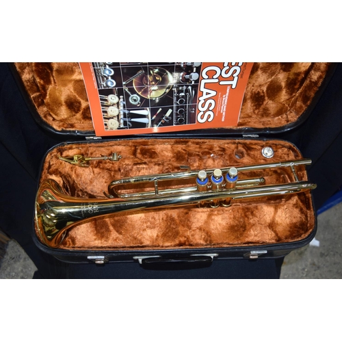 3071 - A cased Boosey and Hawkes 400 Trumpet