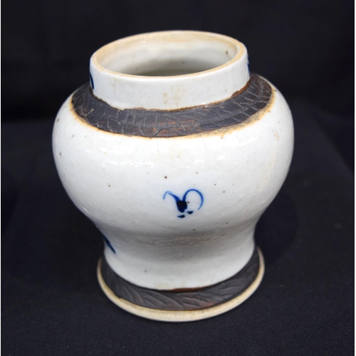 3076 - Chinese Sleeve Vase , Ginger Jar and another.  largest 20 cm (3)