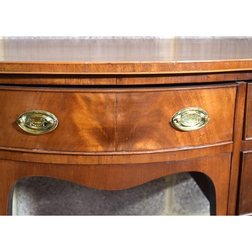 3088 - A George III Mahogany 5 drawer sideboard. 76cm x 102cm