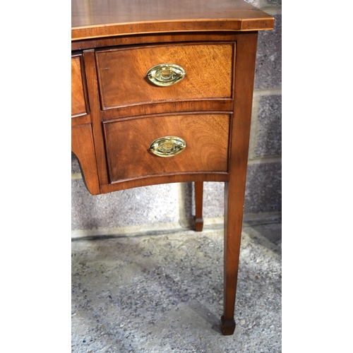 3088 - A George III Mahogany 5 drawer sideboard. 76cm x 102cm