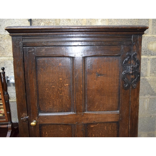 3090 - Small 18th century oak Wardrobe.  166cm x 87cm