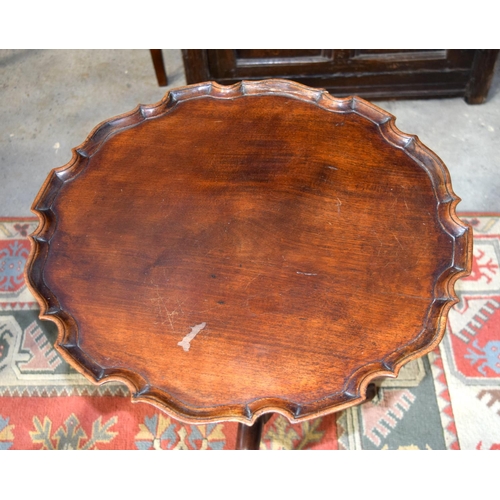 3091 - Small round table.  68cm x 53cm