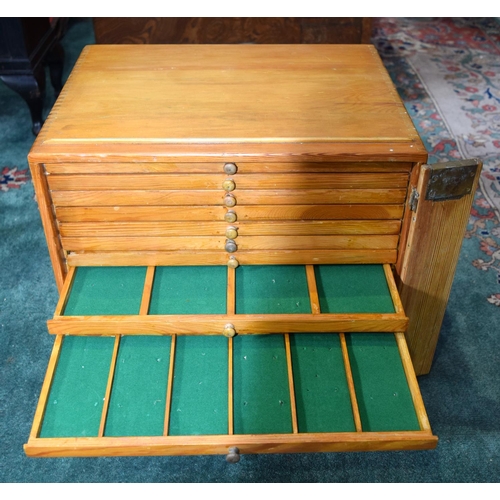 3098 - Small specimen cabinet with 16 felt lined drawers.  36cm x 44cm