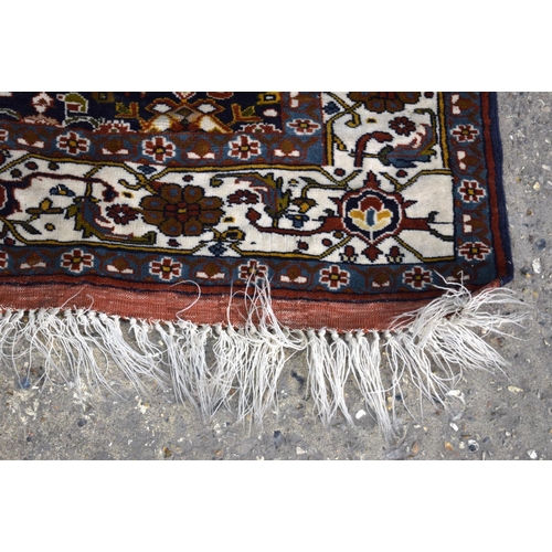 3141 - Oriental rug.  184cm x 134cm