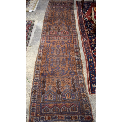 3149 - A Middle Eastern runner Mosque Design.  365cm x 81cm