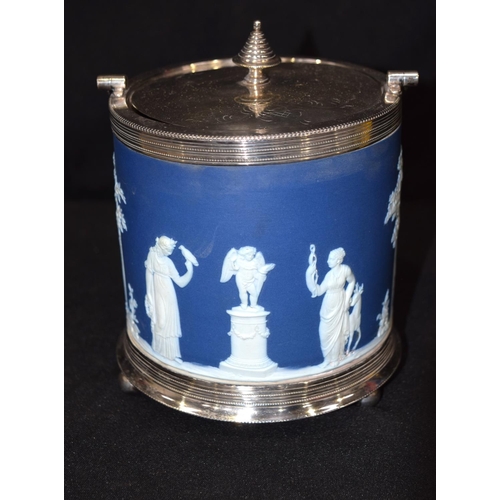 3174 - Wedgewood biscuit barrel