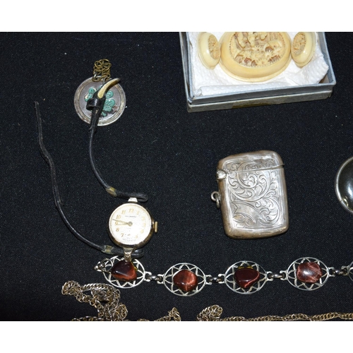 3178 - Group of miscellaneous jewellery , vesta case etc