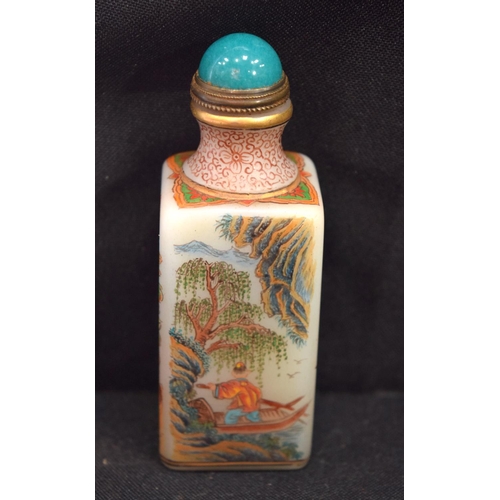 3204 - Chinese snuff bottle decorated with figures in landscapes. 8.5 cm