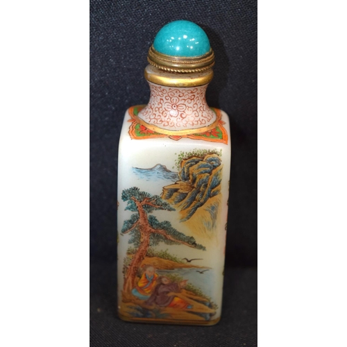 3204 - Chinese snuff bottle decorated with figures in landscapes. 8.5 cm