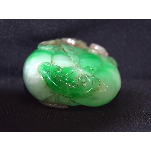 3206 - Chinese carved Jade bolder. 7cm