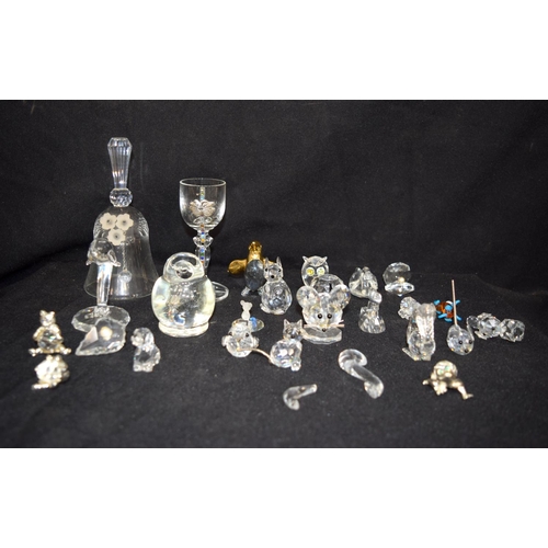 3212 - A collection of small crystal figures