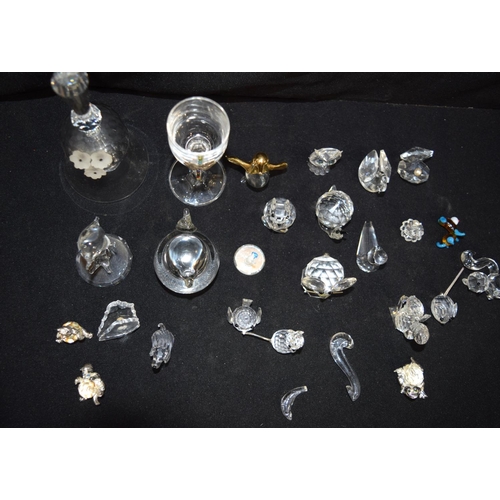 3212 - A collection of small crystal figures