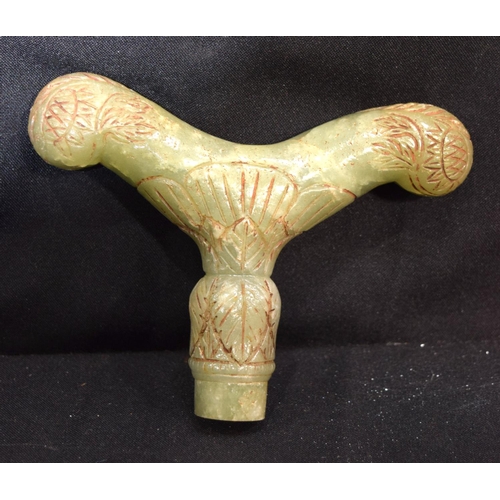 3220 - A  jade dagger handle.  14.5 cm