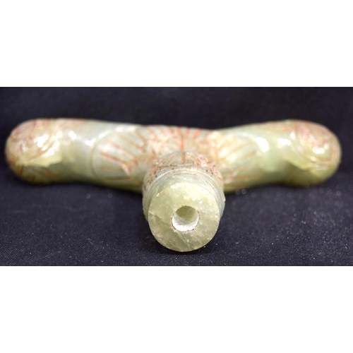 3220 - A  jade dagger handle.  14.5 cm