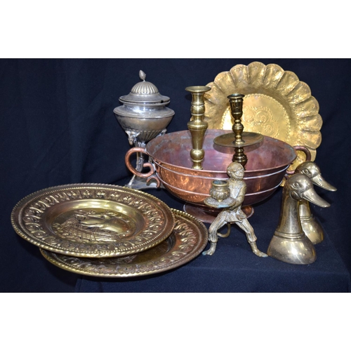 3254 - A quantity of metal items including  brass candle sticks, copper cauldron etc