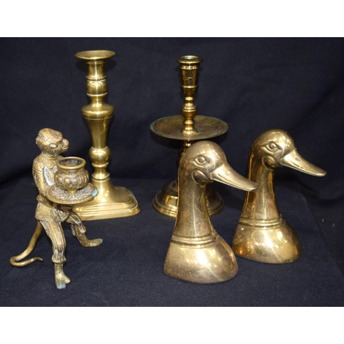 3254 - A quantity of metal items including  brass candle sticks, copper cauldron etc