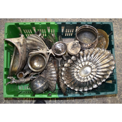 3255 - A large quantity of silver plated items