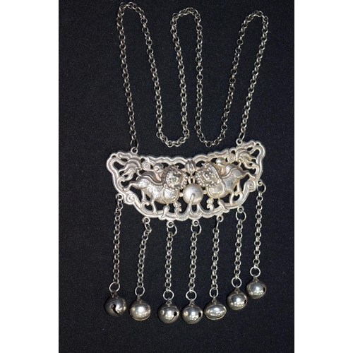 3292 - A Chinese white metal necklace 11cm x 7 cm