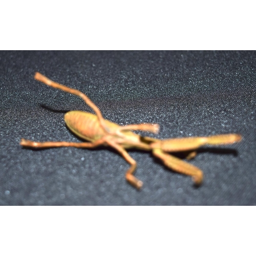 3313 - A small bronze Japanese  praying Mantis 9 cm