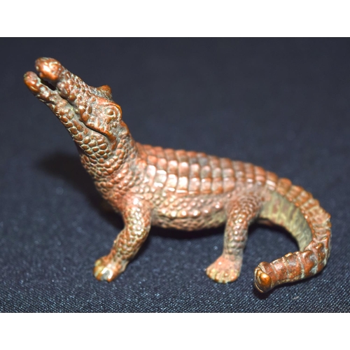 3319 - A small bronze Japanese  Crocodile 9 cm