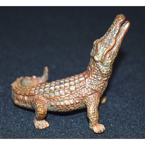 3319 - A small bronze Japanese  Crocodile 9 cm