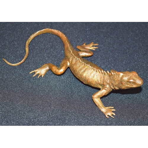 3326 - A small bronze Japanese  iguana 13 cm